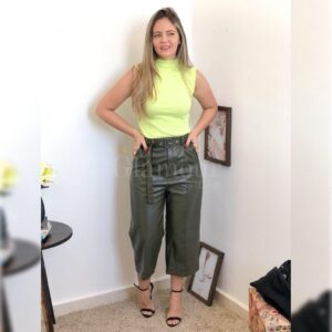 Calça Pantacourt Couro Eco